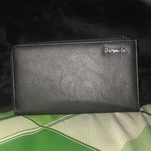 Bench wallet
